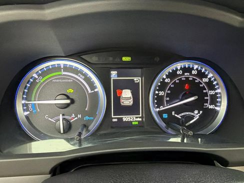 Used 2019 Toyota Highlander XLE AWD/4WD image 14