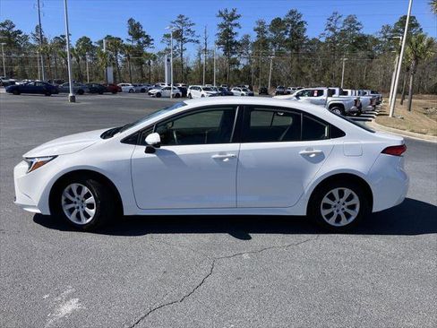 Certified 2025 Toyota Corolla LE image 2