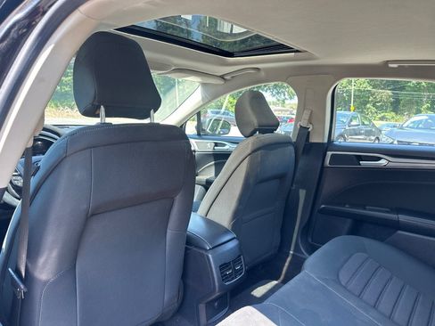 Used 2020 Ford Fusion SE FWD image 16