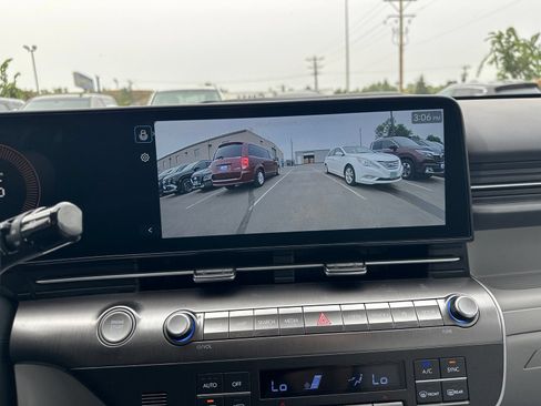 Used 2025 Hyundai Kona SEL AWD/4WD image 56