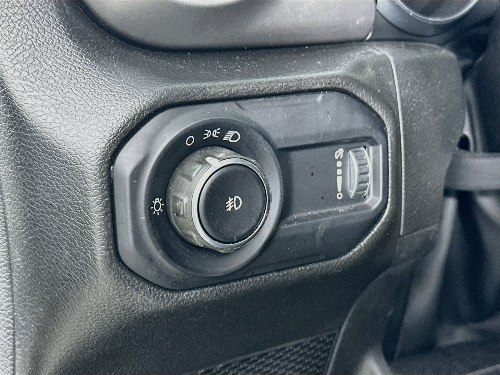 Used 2023 Jeep Wrangler Unlimited Sport AWD/4WD image 10