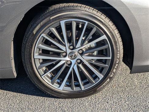 Certified 2025 Lexus ES 300h w/ Premium Package image 10