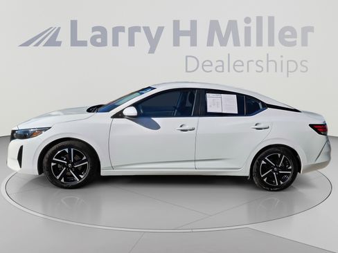 Used 2024 Nissan Sentra SV FWD image 2