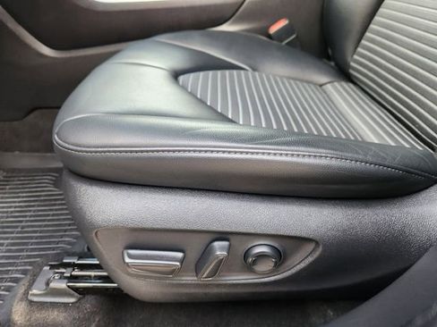 Used 2023 Toyota Highlander XSE FWD image 19