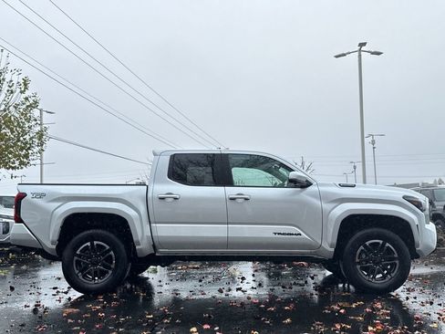 Certified 2025 Toyota Tacoma TRD Sport image 6