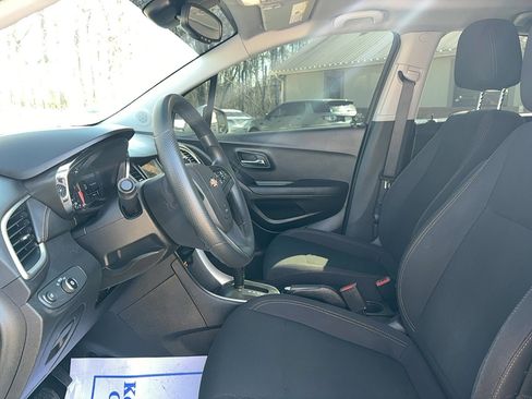 Used 2019 Chevrolet Trax LS image 19