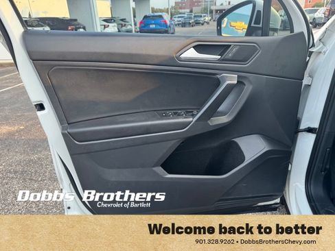 Used 2021 Volkswagen Tiguan SE w/ Panoramic Sunroof Package FWD image 14