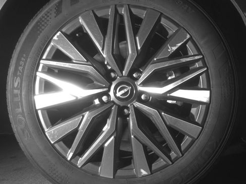 Used 2025 Nissan Altima 2.5 SV FWD image 13