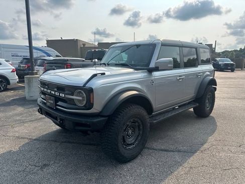 Used 2024 Ford Bronco Outer Banks AWD/4WD image 1