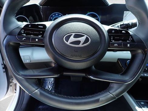 Used 2025 Hyundai Elantra Limited FWD image 15