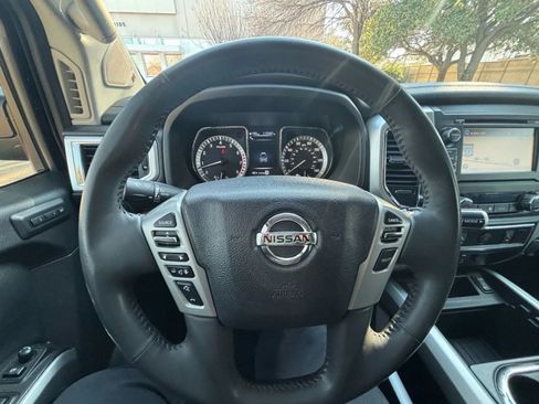 Used 2018 Nissan Titan SL RWD image 23