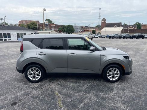 Used 2025 Kia Soul LX w/ LX Technology Package FWD image 4