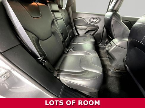Used 2015 Jeep Cherokee Limited w/ Luxury Group AWD/4WD image 23