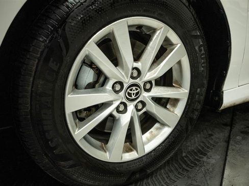 Used 2025 Toyota Camry LE image 3