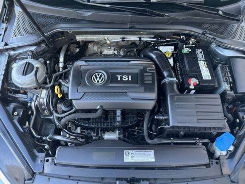 Used 2016 Volkswagen Golf S image 32