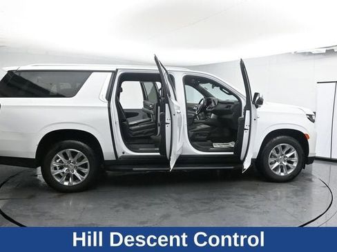 Used 2023 Chevrolet Suburban Premier image 32