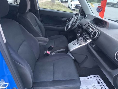 Used 2011 Scion xB image 9