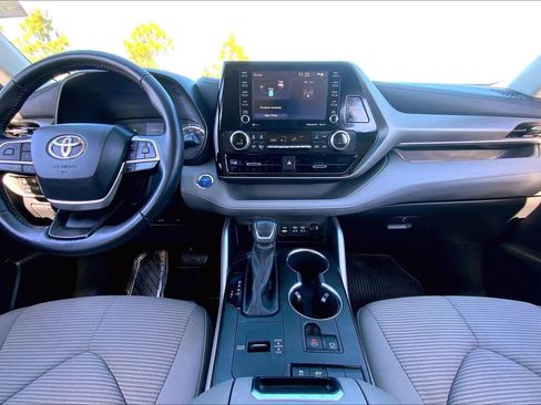 Used 2022 Toyota Highlander LE image 15