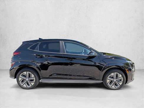 Used 2022 Hyundai Kona SEL w/ Convenience Package FWD image 4