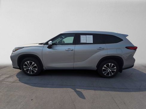 Certified 2020 Toyota Highlander XLE AWD/4WD image 6