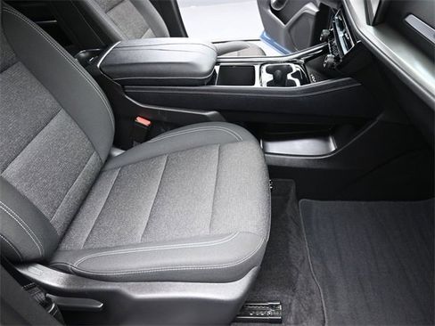 Used 2025 Chevrolet Traverse LT image 28