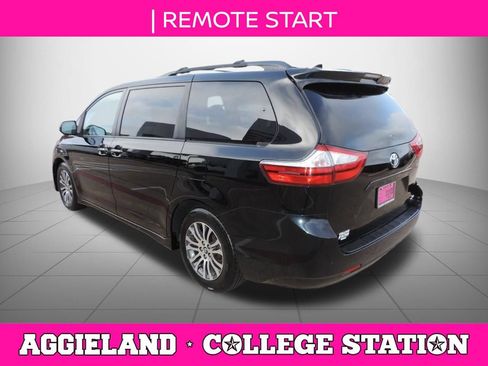 Used 2019 Toyota Sienna XLE w/ XLE Navigation Package FWD image 6