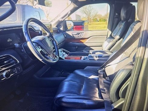 Used 2021 Lincoln Navigator Reserve image 11