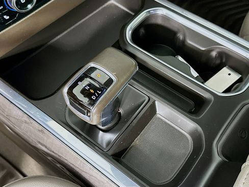 Used 2022 Chevrolet Silverado 1500 LTZ w/ LTZ Convenience Package II image 18