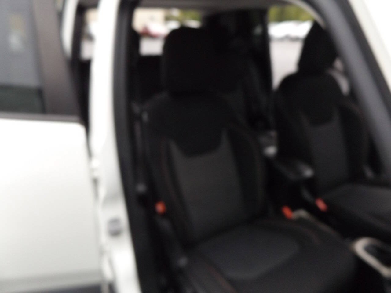Used 2016 Jeep Renegade 75th Anniversary FWD image 24