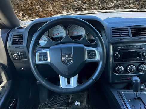 Used 2013 Dodge Challenger SXT image 5