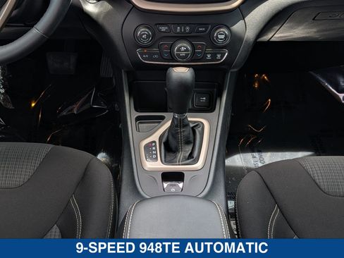 Used 2015 Jeep Cherokee Latitude w/ Comfort/Convenience Group FWD image 21