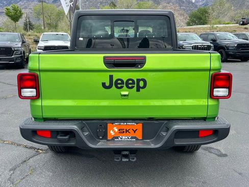 Used 2025 Jeep Gladiator Sport AWD/4WD image 7
