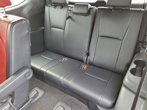 Used 2023 Toyota Highlander L image 13