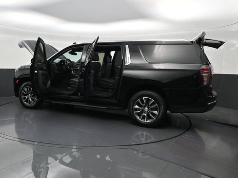 Used 2023 Chevrolet Suburban LT RWD image 37