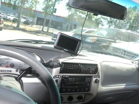 Used 2004 Ford Explorer Sport Trac XLT image 28