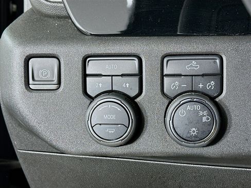 Used 2023 Chevrolet Silverado 1500 LT image 17