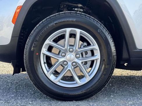 New 2025 Jeep Grand Cherokee Laredo X w/ Luxury Tech Group I AWD/4WD image 25