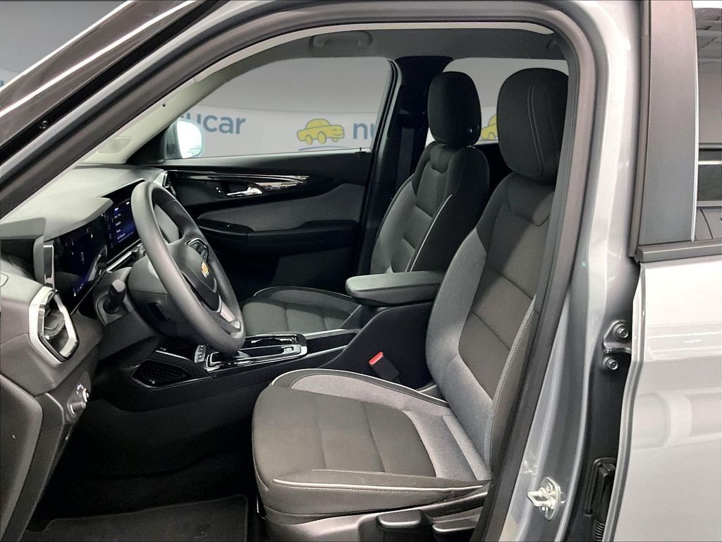 Used 2025 Chevrolet TrailBlazer LT AWD/4WD image 10