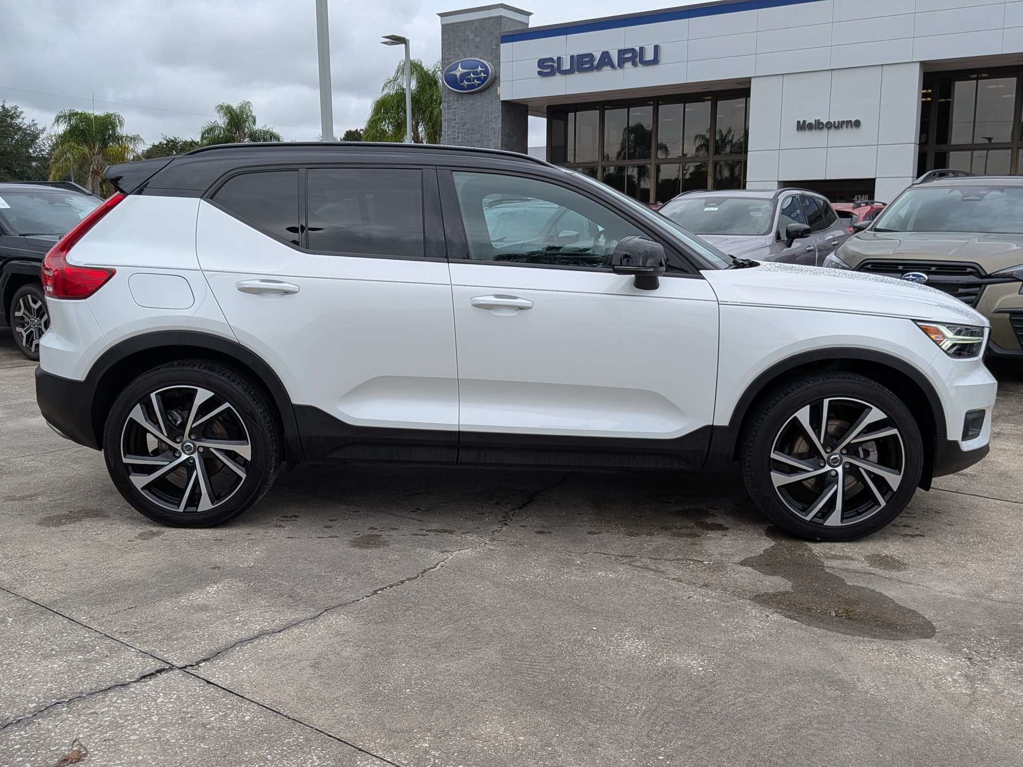 Used 2020 Volvo XC40 T5 R-Design w/ Protection Package Premier AWD/4WD image 2