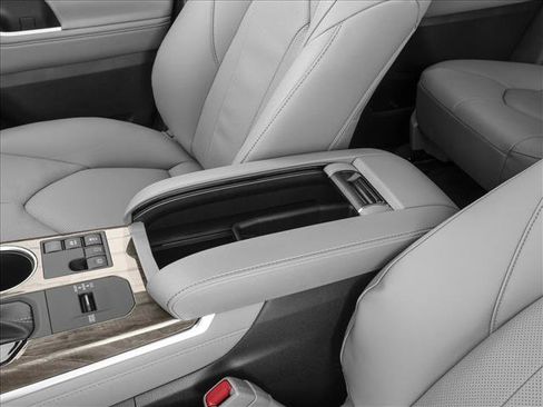 New 2026 Toyota Highlander Limited AWD/4WD image 10