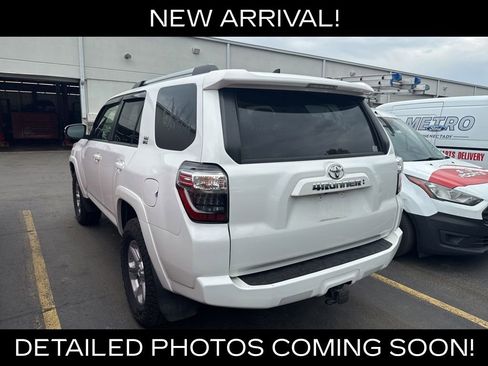 Used 2020 Toyota 4Runner SR5 Premium w/ Moonroof Package AWD/4WD image 3