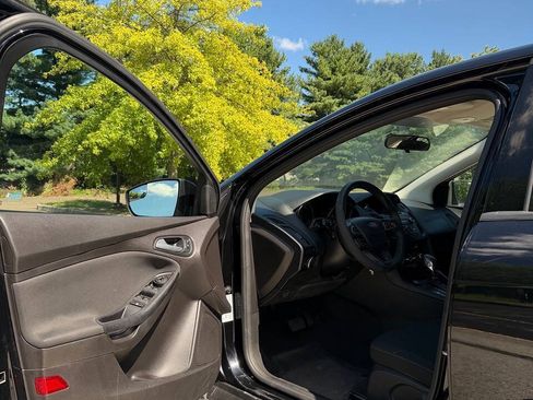 Used 2017 Ford Focus SE FWD image 13
