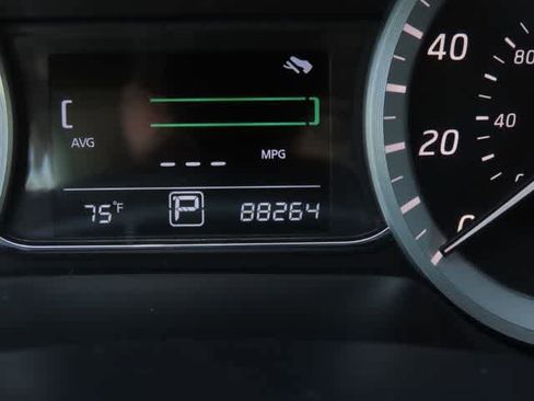 Used 2013 Nissan Sentra SV FWD image 23