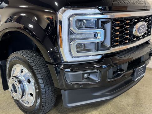 Used 2025 Ford F450 Platinum w/ FX4 Off-Road Package image 15