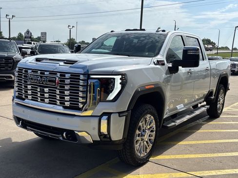 New 2026 GMC Sierra 2500 Denali w/ Denali Reserve Package AWD/4WD image 14