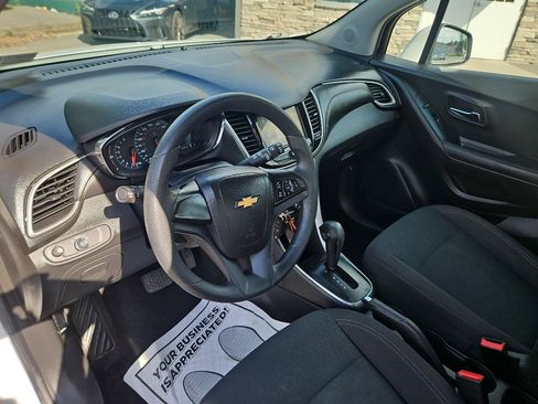 Used 2018 Chevrolet Trax LS AWD/4WD image 15