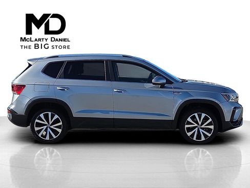 Used 2024 Volkswagen Taos SE image 6