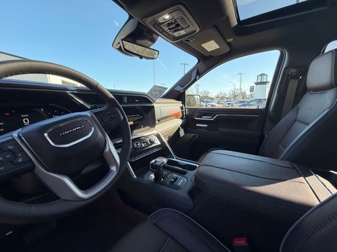 New 2026 GMC Sierra 1500 Denali w/ Denali Reserve Package AWD/4WD image 17