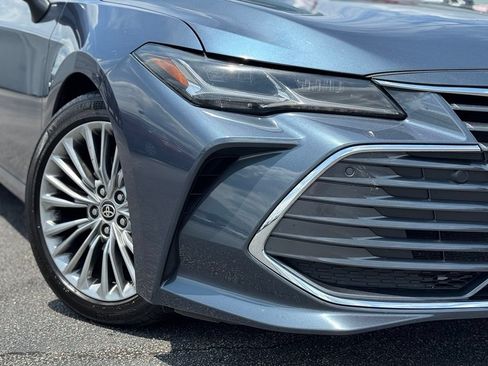 Used 2022 Toyota Avalon Limited w/ Advanced Safety Package FWD image 3