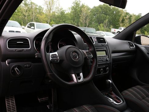 Used 2013 Volkswagen Golf 4-Door FWD image 28